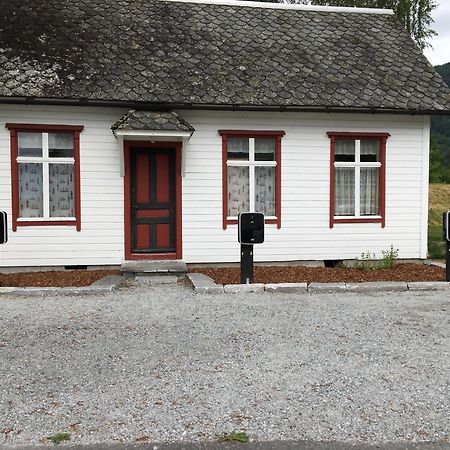 Innvik Fjordhotell Екстериор снимка