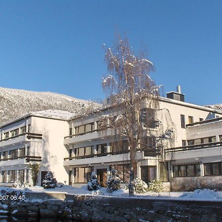 Innvik Fjordhotell Екстериор снимка