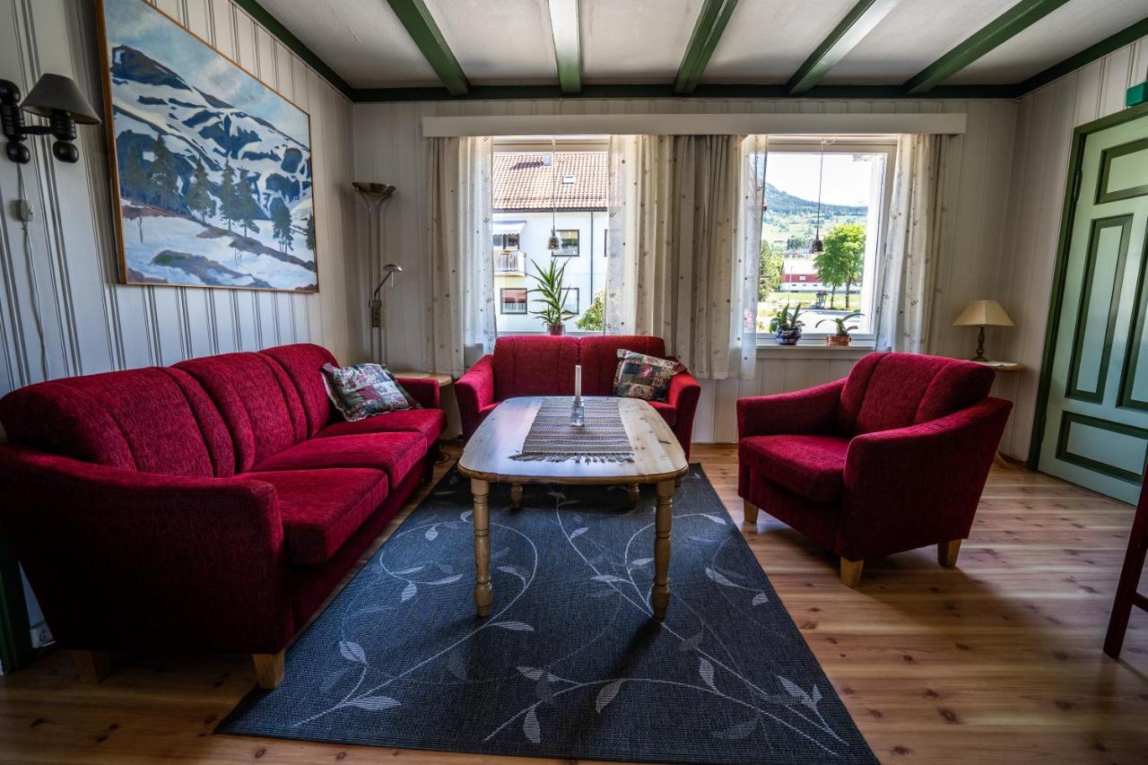Innvik Fjordhotell Екстериор снимка