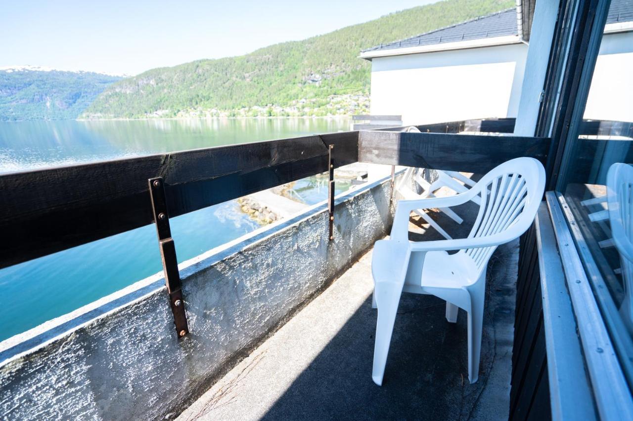 Innvik Fjordhotell Екстериор снимка