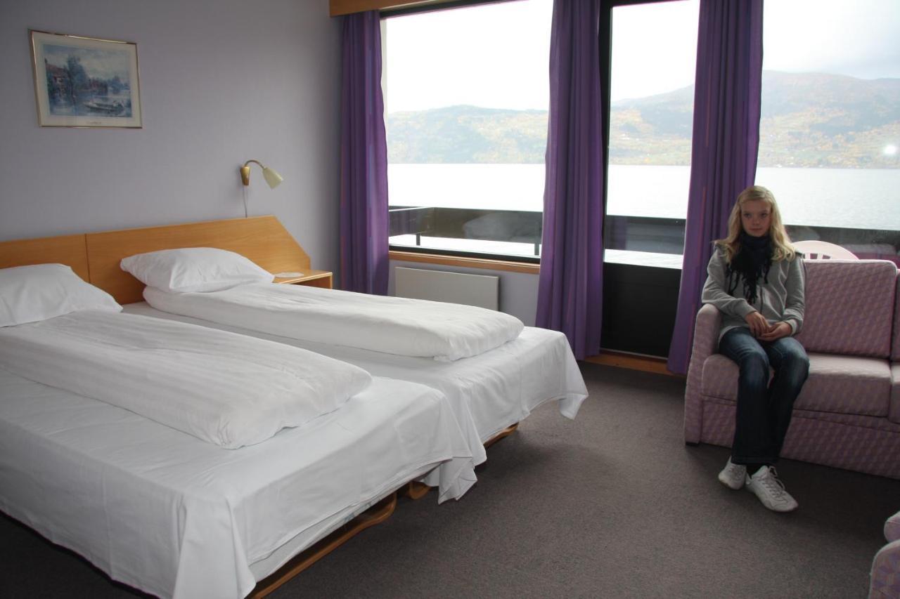 Innvik Fjordhotell Екстериор снимка