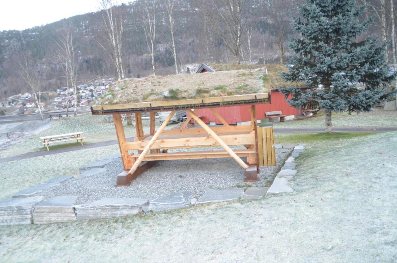 Innvik Fjordhotell Екстериор снимка