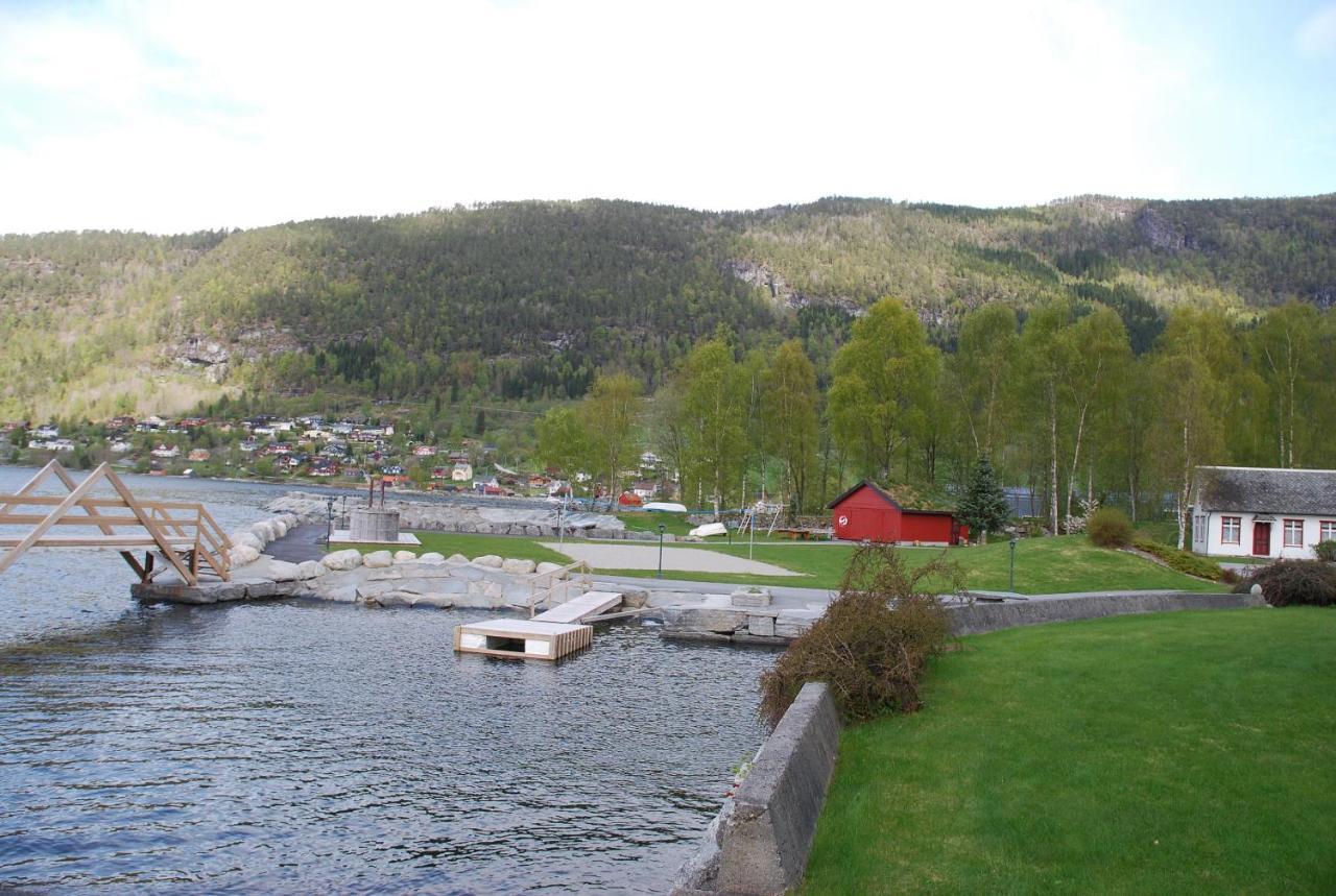 Innvik Fjordhotell Екстериор снимка