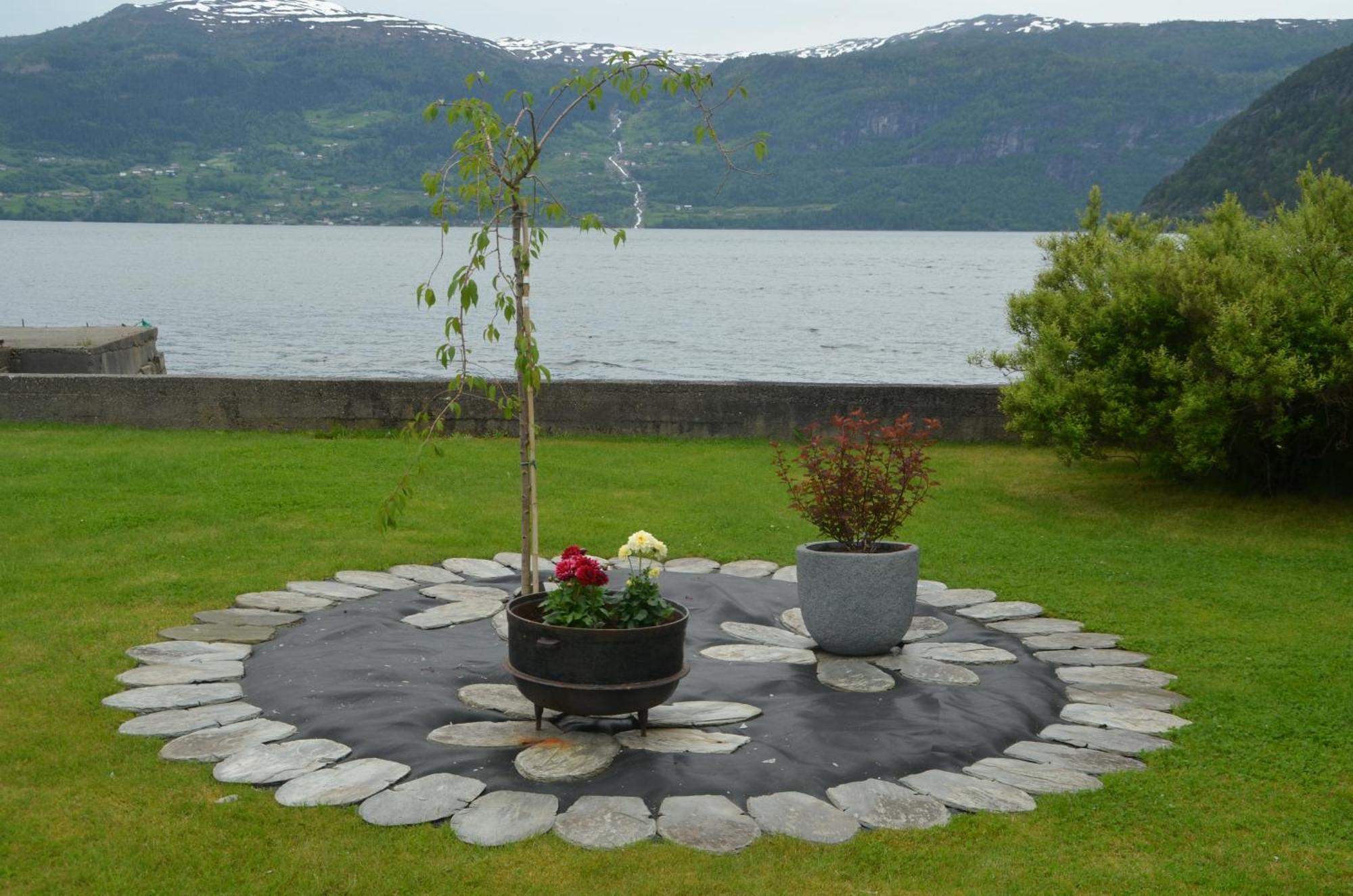 Innvik Fjordhotell Екстериор снимка
