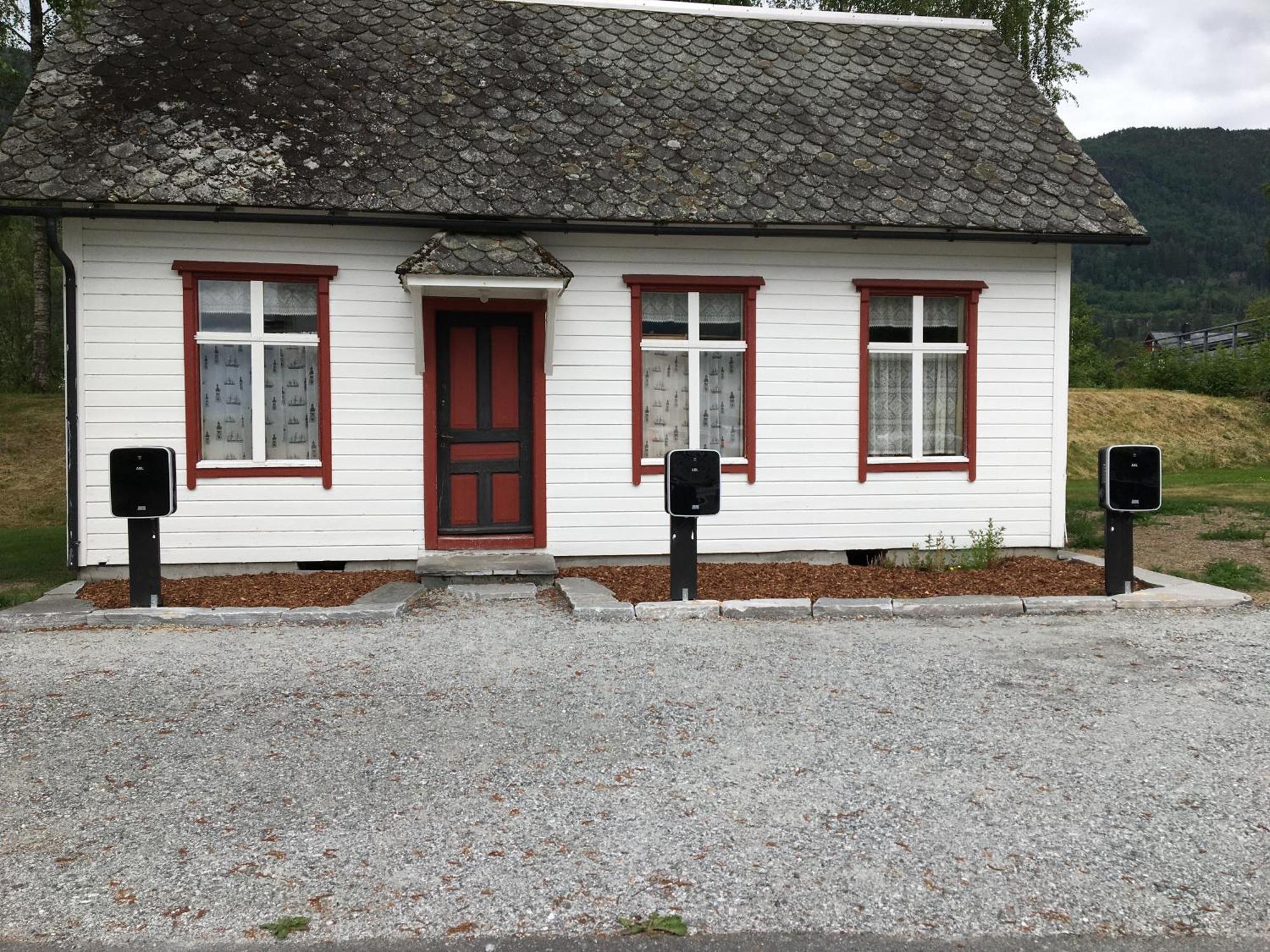 Innvik Fjordhotell Екстериор снимка