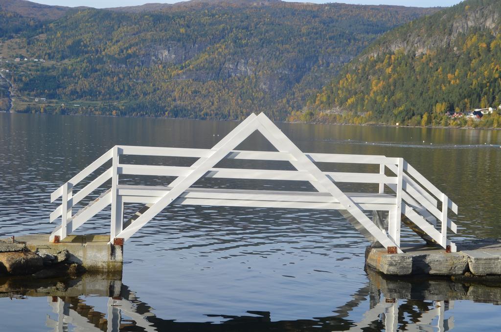 Innvik Fjordhotell Екстериор снимка